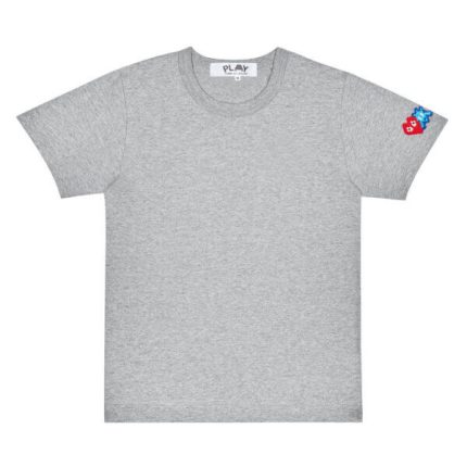 PLAY RED AND BLUE SLEEVE EMBLEM INVADER T-SHIRT (GREY)