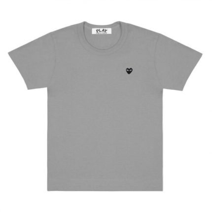 BASIC COLOURED T-SHIRT SMALL BLACK EMBLEM (GREY) PLAY